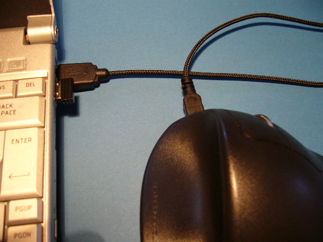 HandShoe Mouse charging